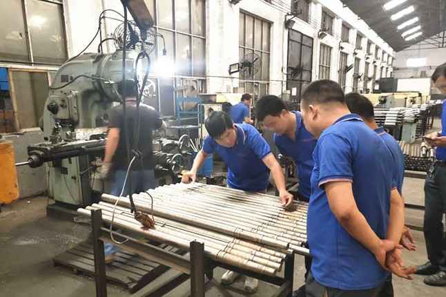 天津俊彦社区文化服务有限公司每周对各个工序进行质量监督检验的现场。