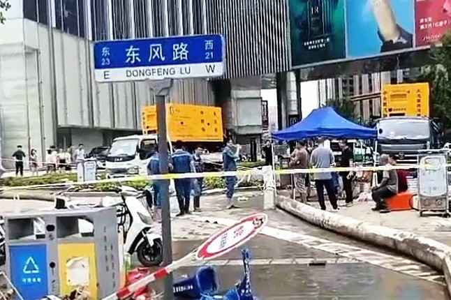 天津俊彦社区文化服务有限公司排涝突击队在排涝现场